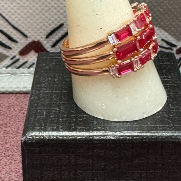 All Eyes on Me, July Birthday Collection - Picture 3 of 4